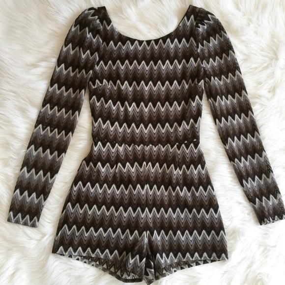 AKIRA Black Label Long Sleeve Shorts Romper - Picture 2 of 8